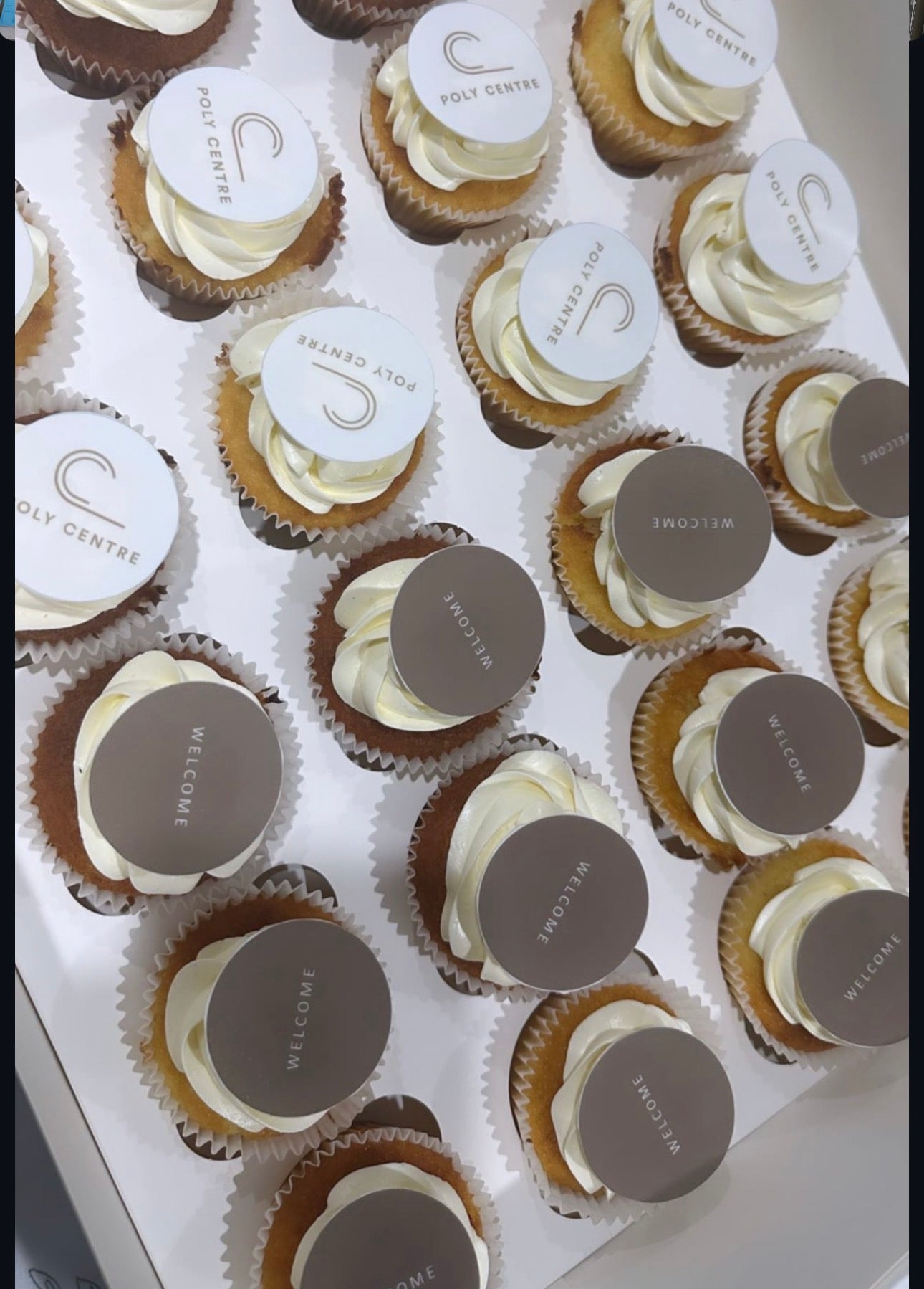 The Minimalist Cupcakes (Bite-Size)