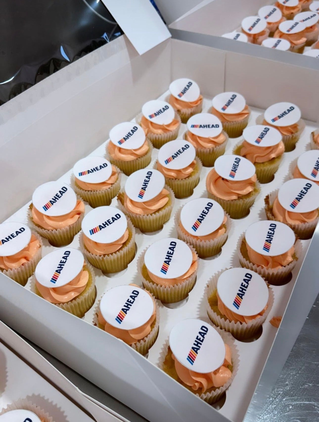 The Minimalist Cupcakes (Bite-Size)